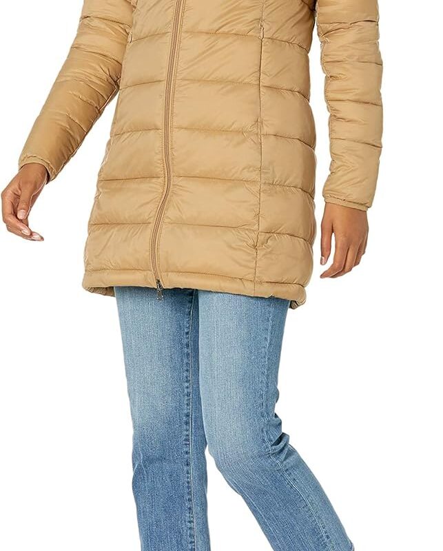 Amazon Essentials Women's Lightweight Full-Zip Water-Resistant Hooded Puffer Coat (Available in Plus Size)