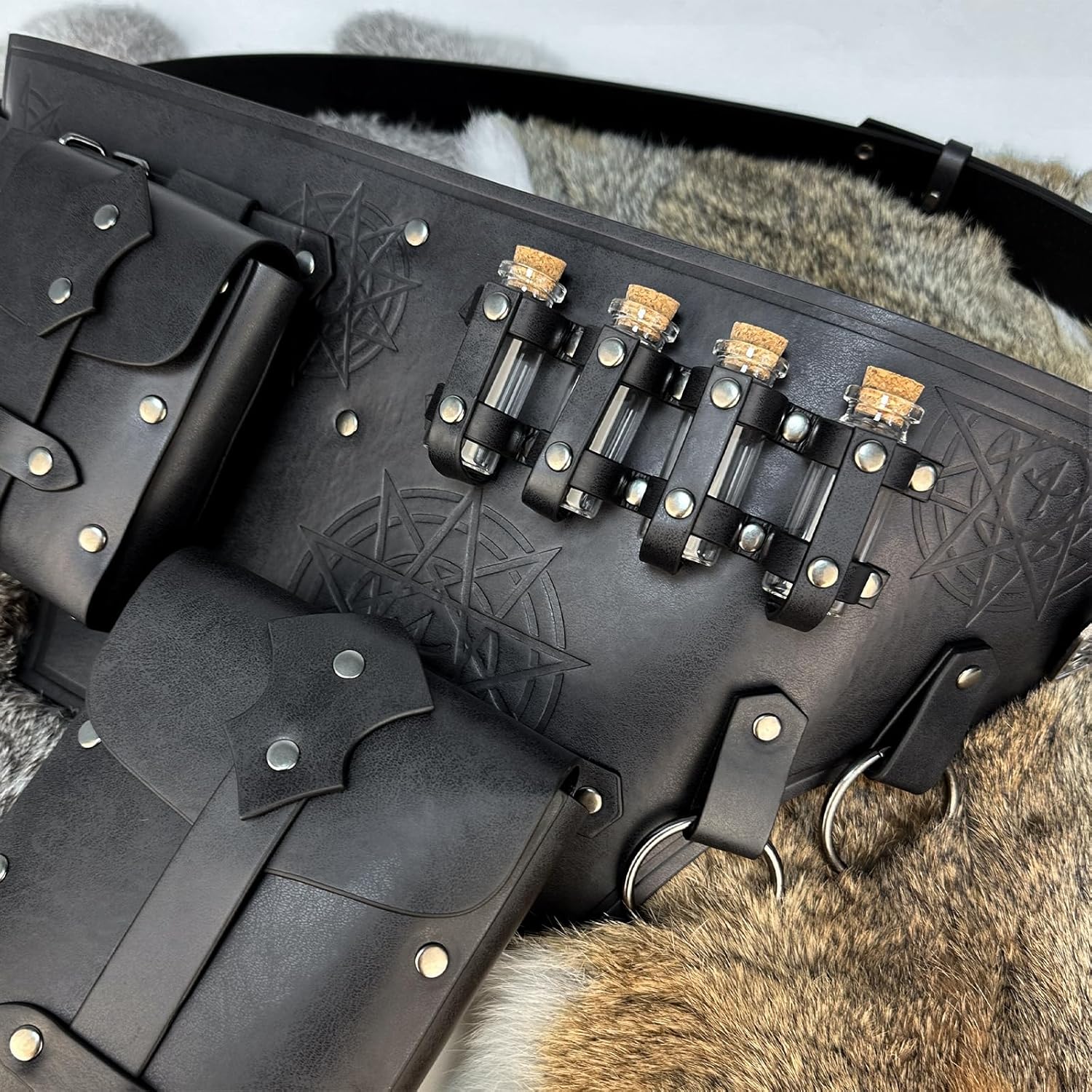 81jGyXaD9YL._AC_SL1500_.jpg HiiFeuer 4 PCs Medieval Alchemy Belt Costume, Fantasy Faux Leather Wizard Potion Holder Belt with 4 Cork Vials and Belt Bag - Image 5