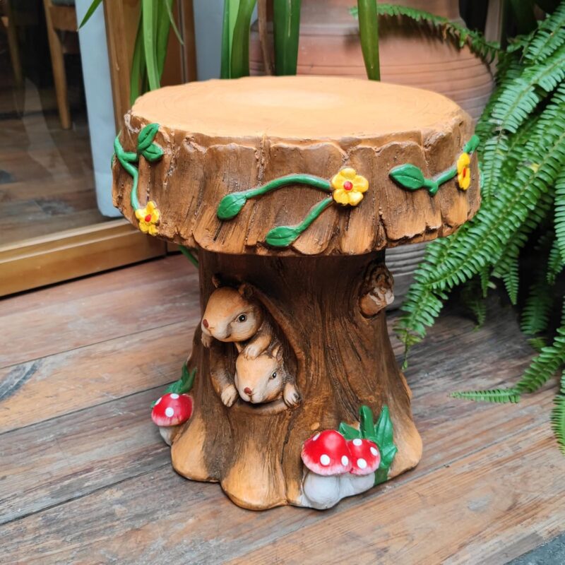 Delicate Fairytale Resin Mushroom Squirrel Garden Stool Statue Lovely Versatile Ornamental in/Outdoor Backyard Patio Squirrel Stool Sculpture Decor