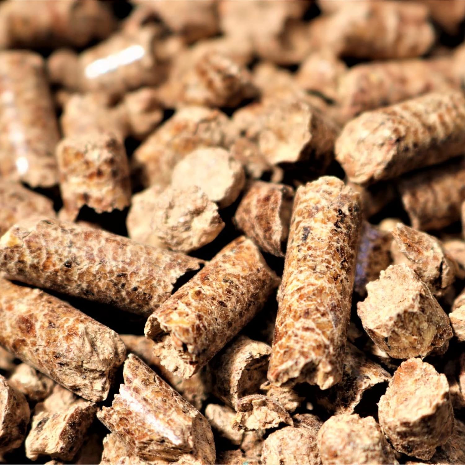 81-1hCOLCfL._AC_SL1500_.jpg Bear Mountain FB99 All Natural Low Moisture Hardwood Smoky Gourmet Blend BBQ Smoker Pellets for Outdoor Grilling, 40 Pound Bag (4 Pack) - Image 8