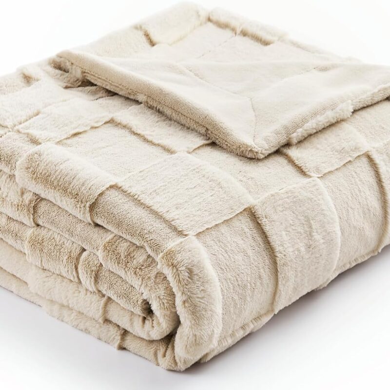 Cozy Bliss Tan Checkered Faux Rabbit Fur Throw Blanket, Lightweight Fleece Soft Fuzzy Fluffy Minky Furry Blankets for Couch, Bed (50 * 60 Inches Beige)