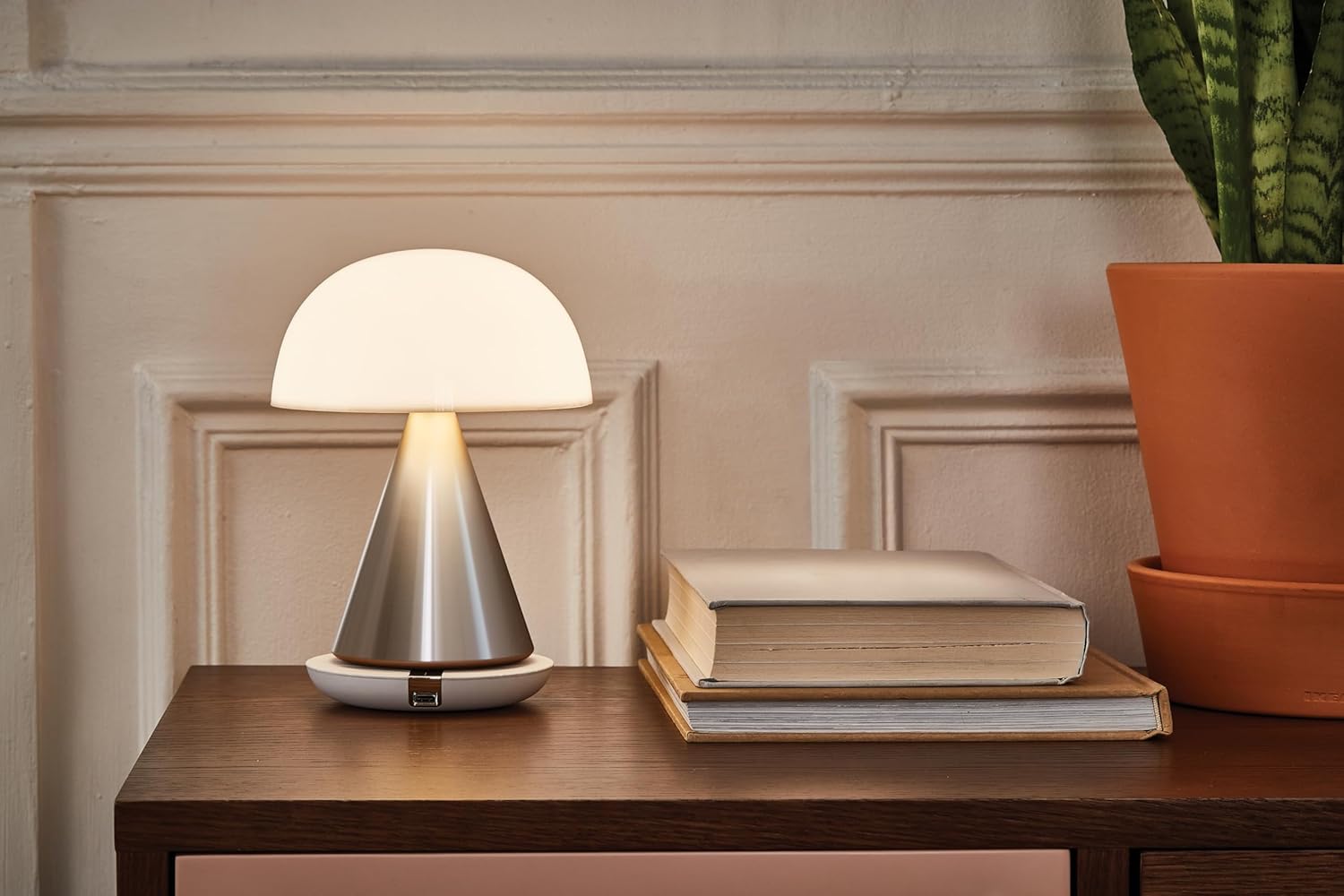 714un6TKLmL._AC_SL1500_.jpg Lexon Mina L Mushroom Lamp - 9 LED Color Table Lamp for Bedrooms, Living Room & Office - Cordless, Rechargeable with 24h Light & Dimmer, Aluminum, Large - Alu Poli - Image 7
