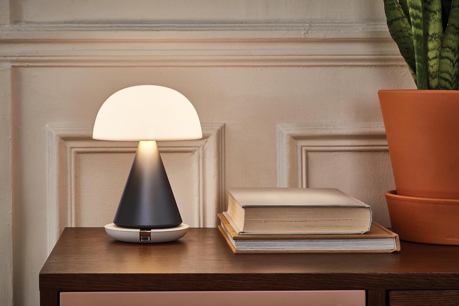 71ydJANh5bL._AC_SL1500_.jpg Lexon Mina L Mushroom Lamp - 9 LED Color Table Lamp for Bedrooms, Living Room & Office - Cordless, Rechargeable with 24h Light & Dimmer, Aluminum, Large - Gun Metal - Image 7