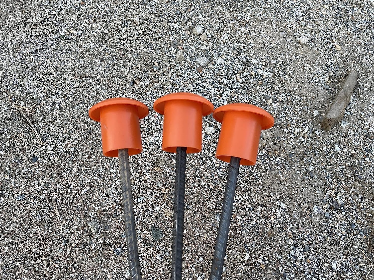 91KQuD0I-tL._AC_SL1500_.jpg Sandbaggy Orange Rebar Mushroom Safety Caps | Fits Rebar Sizes #3 - #8 | Fits T-Posts (up to 1 lb/ft), U Posts| Reusable Multiple Times | Not OSHA Approved (250) - Image 8