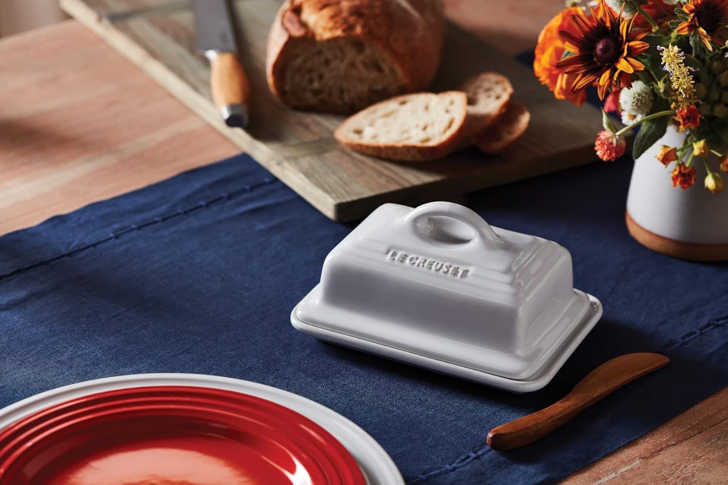 71UZYNVrxNL._AC_SL1500_.jpg Le Creuset Stoneware European Butter Dish, White - Image 2
