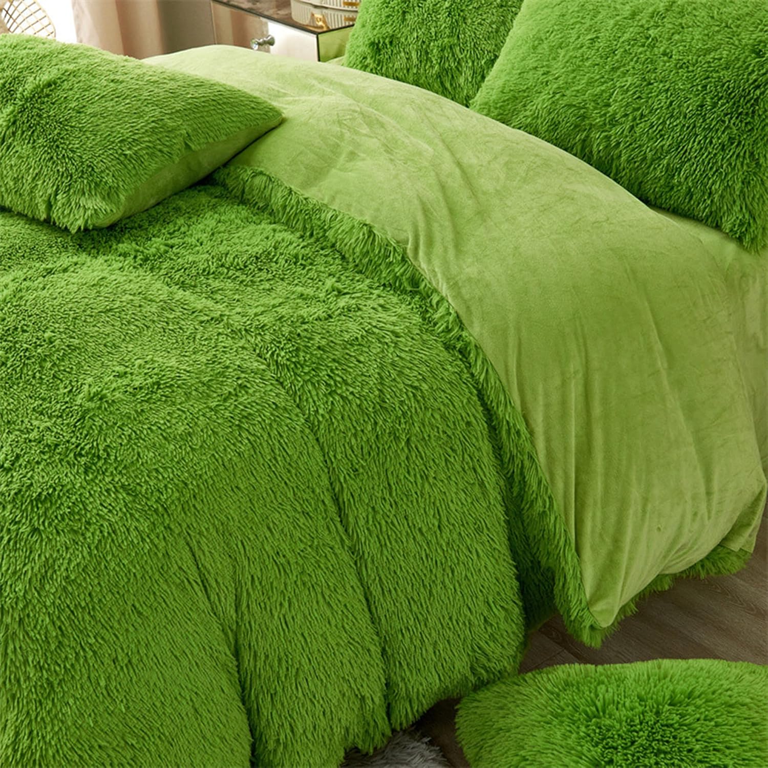 91QDZg8khVL._AC_SL1500_.jpg MorroMorn 5 PCS Shaggy Duvet Cover Bedding Set - Fluffy Comforter Cover Long Faux Fur Luxury Ultra Soft Cozy (Green, Full/Queen) - Image 5